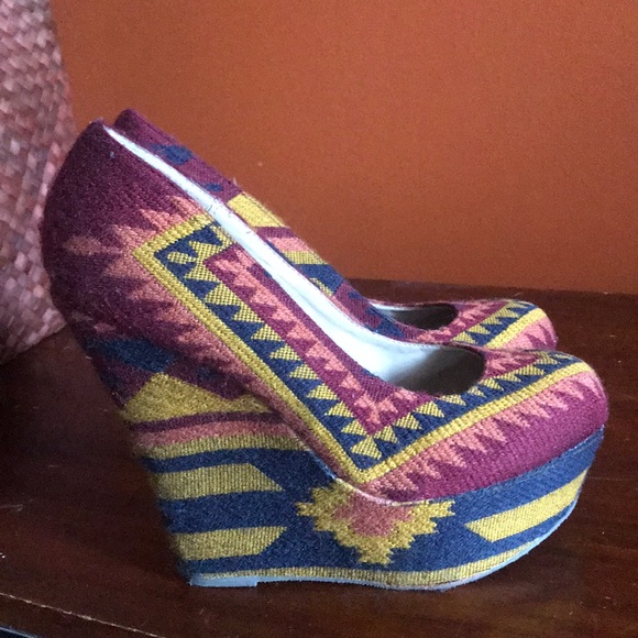 Steve Madden Aztec platform wedge - Picture 2 of 5